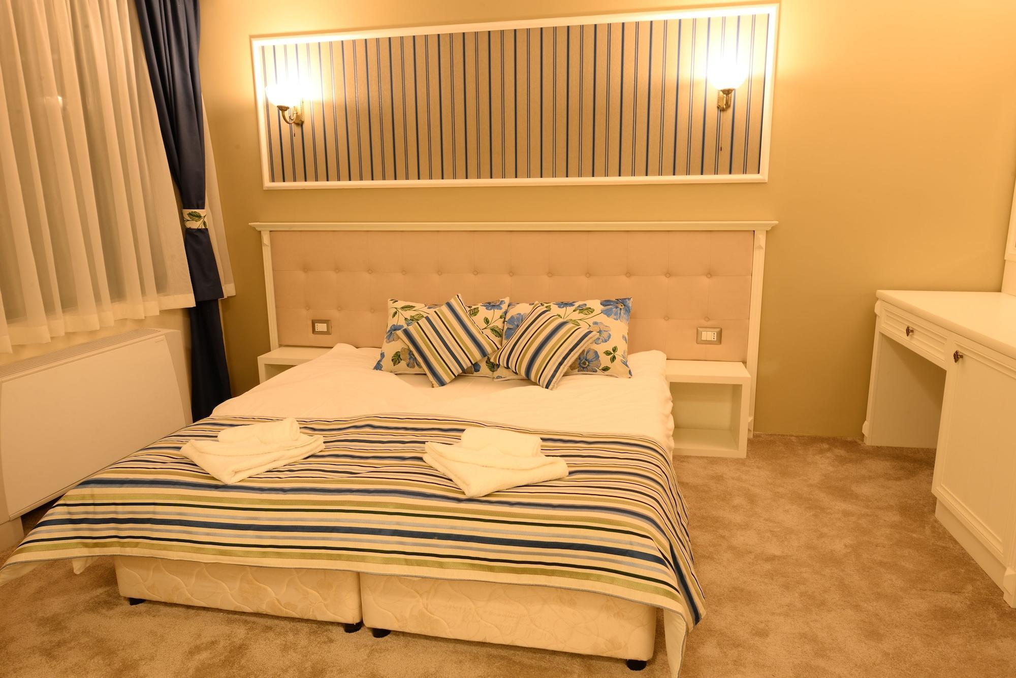 Park Hotel Raya Garden - Free Parking Veliko Tŭrnovo Eksteriør bilde